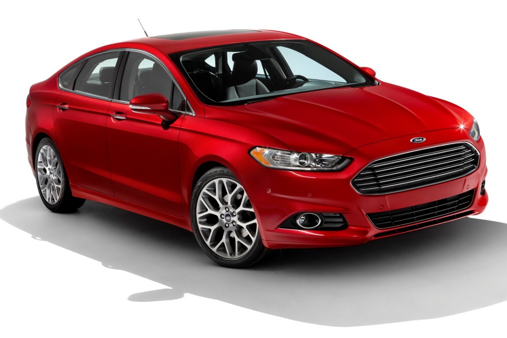 2013_Ford_Fusion_Sedan (4)-319.jpg